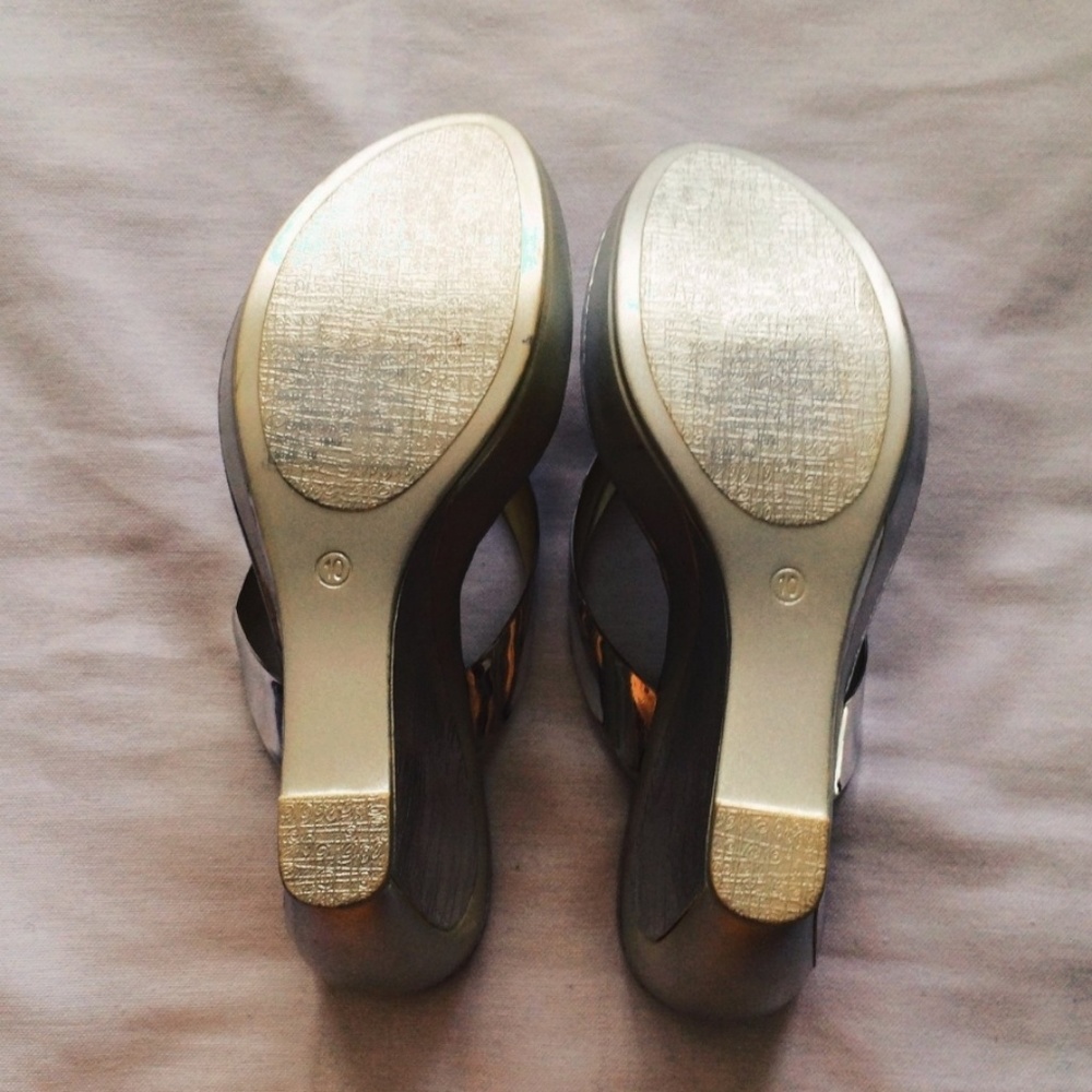 Shoe - Picture 3 of 3